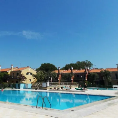 Apartment Cute Little House With Exclusive Garden And Pools Bibione