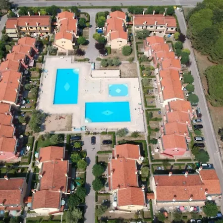 Cute Little House With Exclusive Garden And Pools Apartment